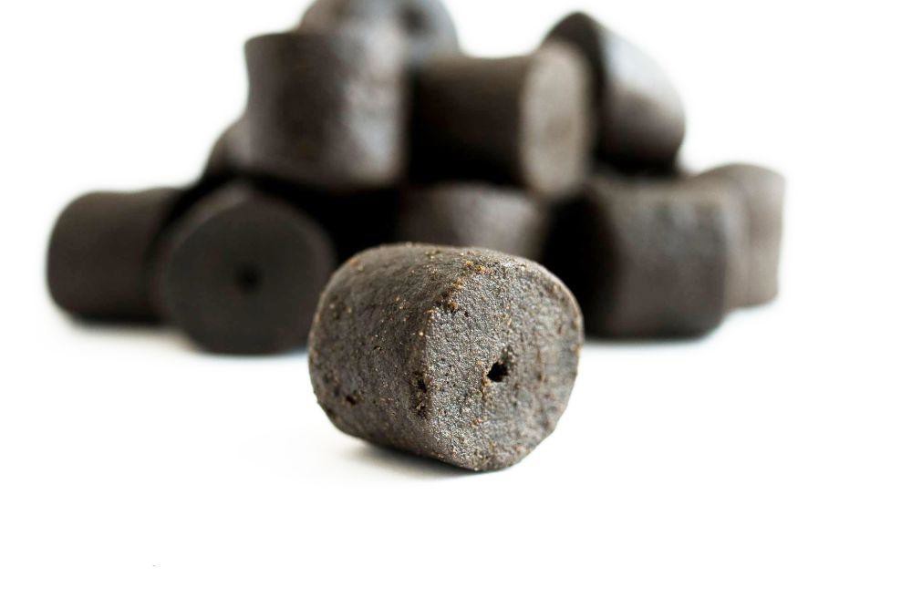 Пеллетс карповый, Pellets Coppens Black Halibut (премиум класcа с отверстием) 8мм 1000 гр