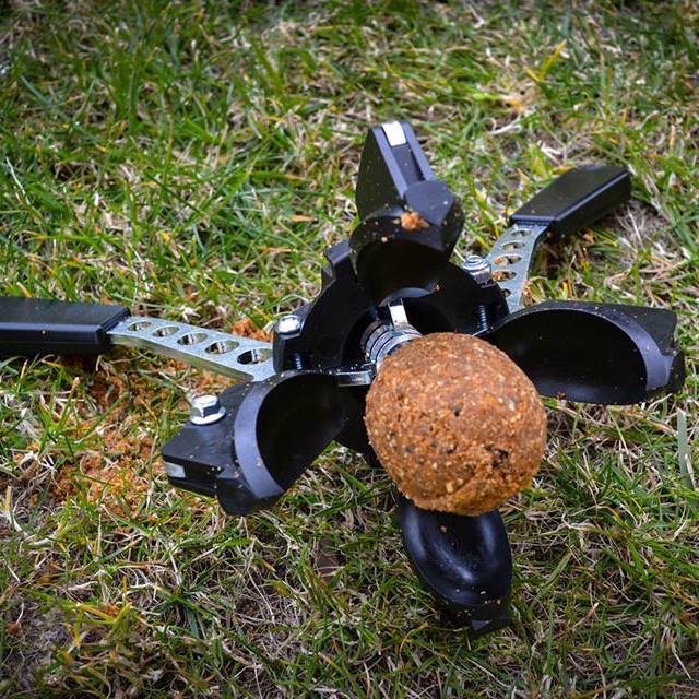 Шароліпка для підгодовування Wolf Ball Maker 45-60mm
