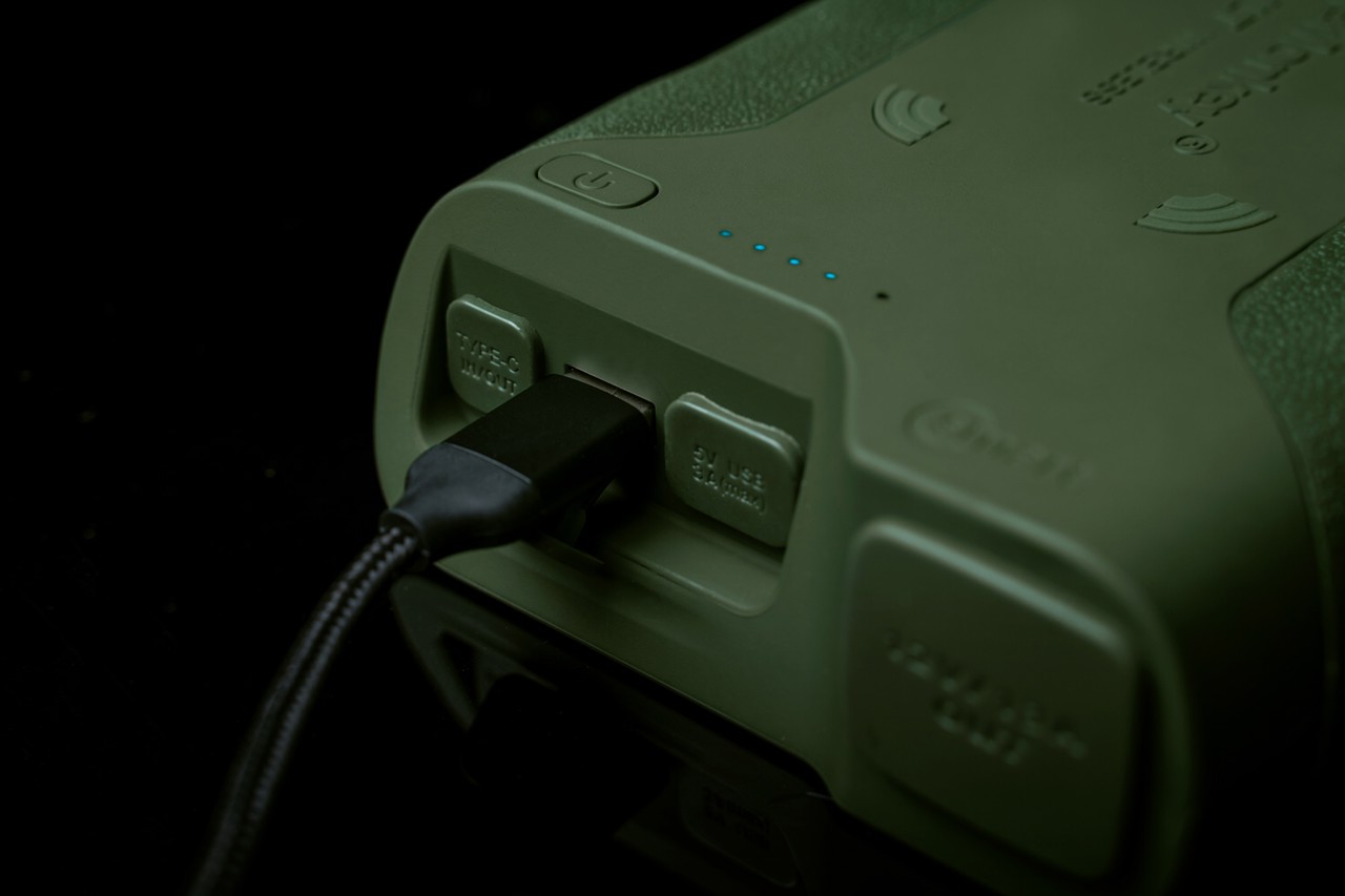 Повербанк Ridge Monkey 77850mAh Vault C-Smart Wireless Green