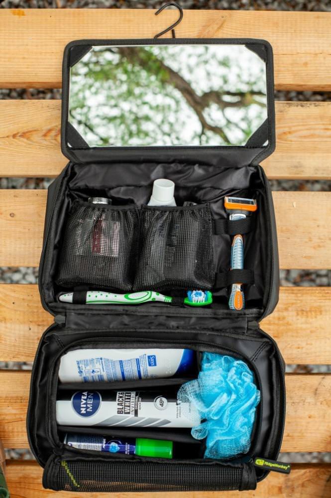 Косметичка з рушником Ridge Monkey LX Bath Towel and Weatherproof Shower Caddy