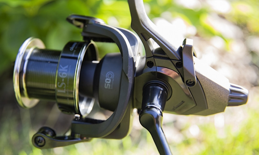 Коропова котушка Okuma LS-6K Baitfeeder