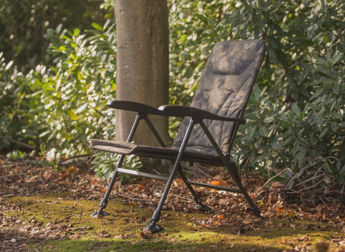 Крісло з підлокітниками Solar Undercover Camo Recliner Chair