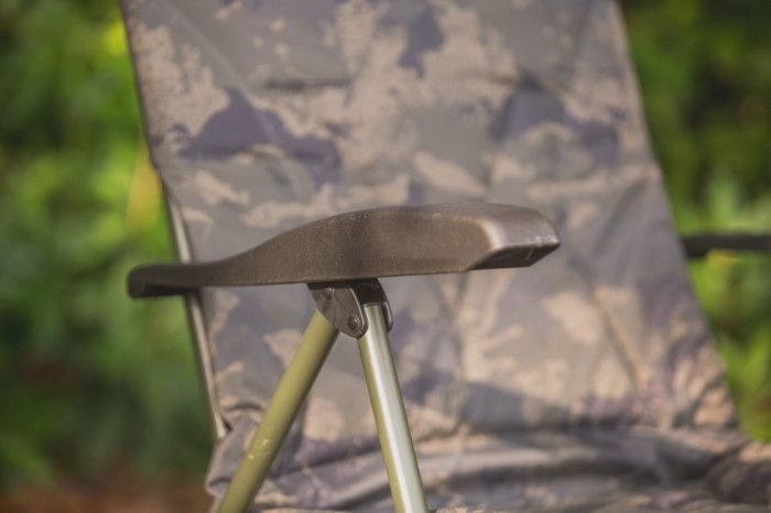 Крісло з підлокітниками Solar Undercover Camo Recliner Chair