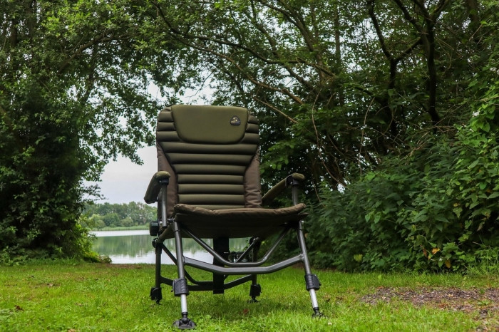 Крісло з підлокітниками Carp Spirit Magnum Deluxe Chair XL
