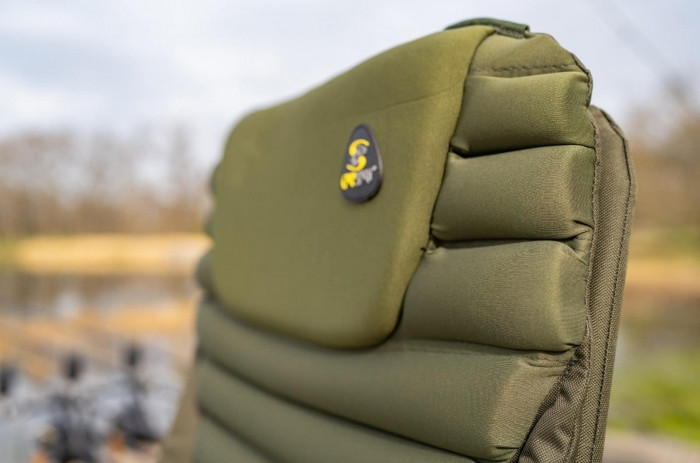 Крісло з підлокітниками Carp Spirit Magnum Deluxe Chair XL