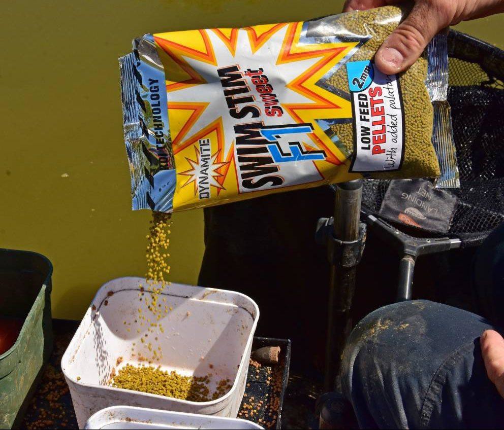 Пеллетс підгодовувальний Dynamite Baits Swim Stim F1 Sweet Pellets 4mm