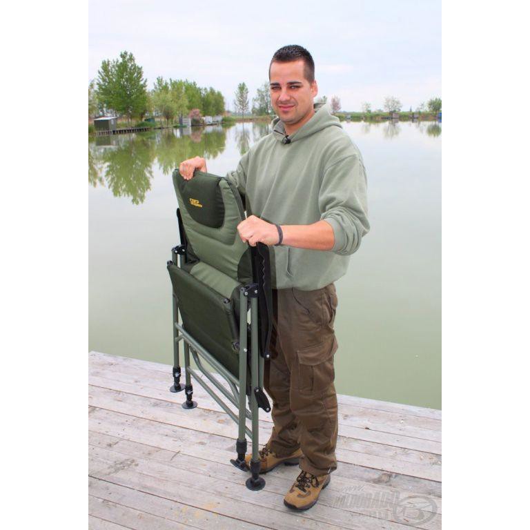 Крісло з підлокітниками Carp Academy Deluxe