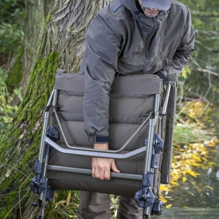 Крісло з підлокітниками Avid Carp Benchmark Memory Foam Recliner