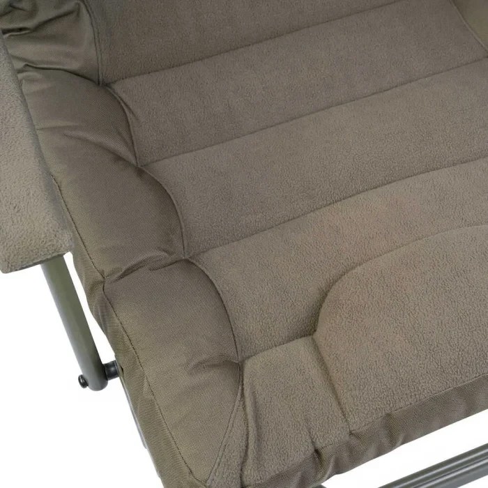Крісло з підлокітниками Avid Carp Benchmark Memory Foam Recliner