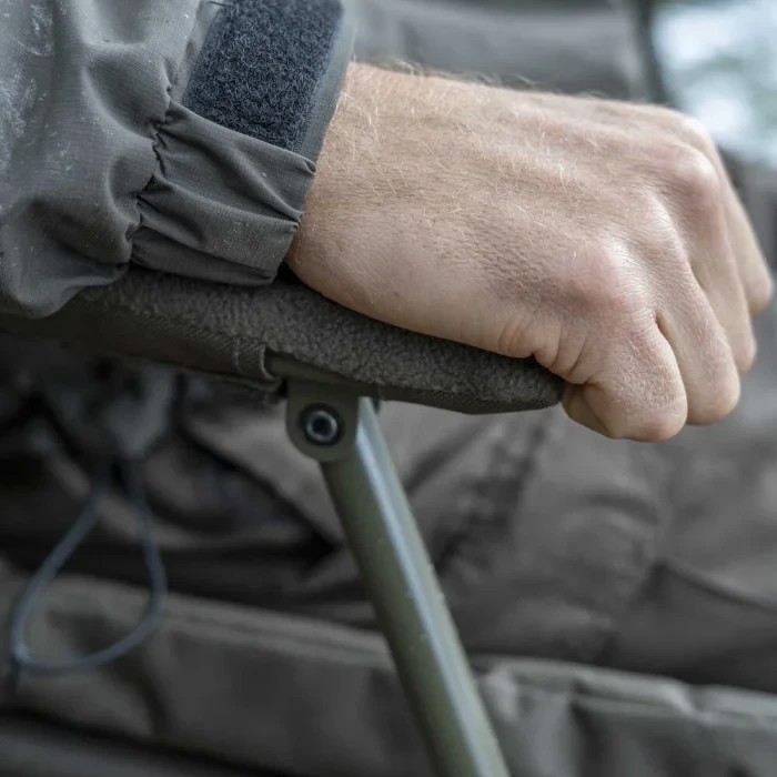 Крісло з підлокітниками Avid Carp Benchmark Memory Foam Recliner