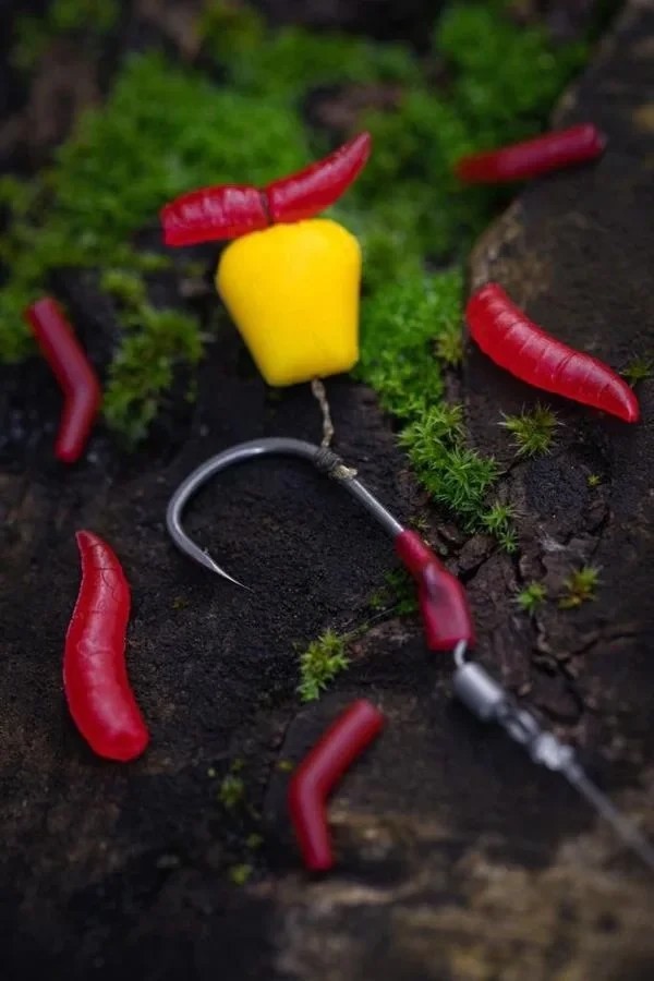 Лентяйка Korda Kickers Bloodworm Red Small