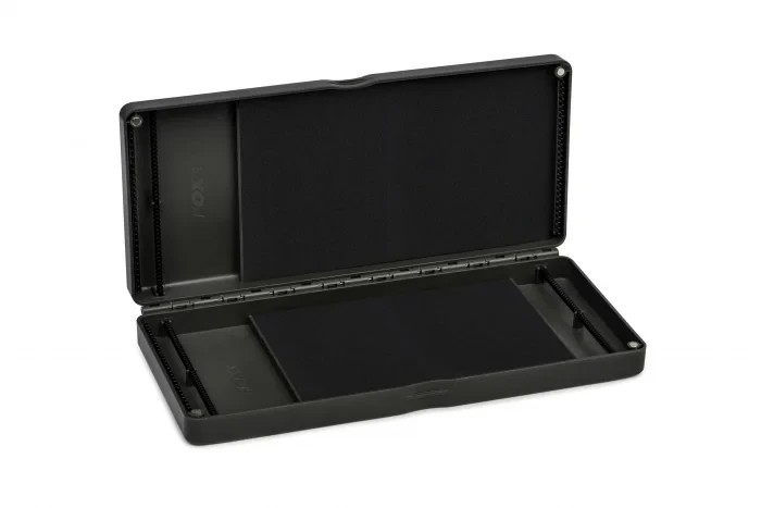 Поводочниця Fox Edges Medium Rig Box із 50 штифтами.