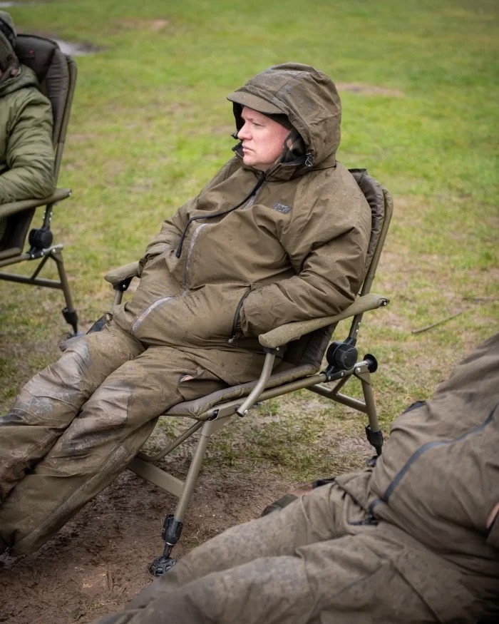 Крісло з підлокітниками Fox Voyager Recliner Chair