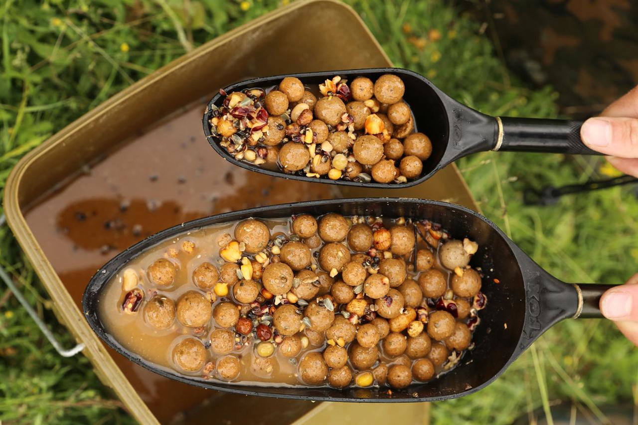 Совок Fox Large Baiting Spoon Black