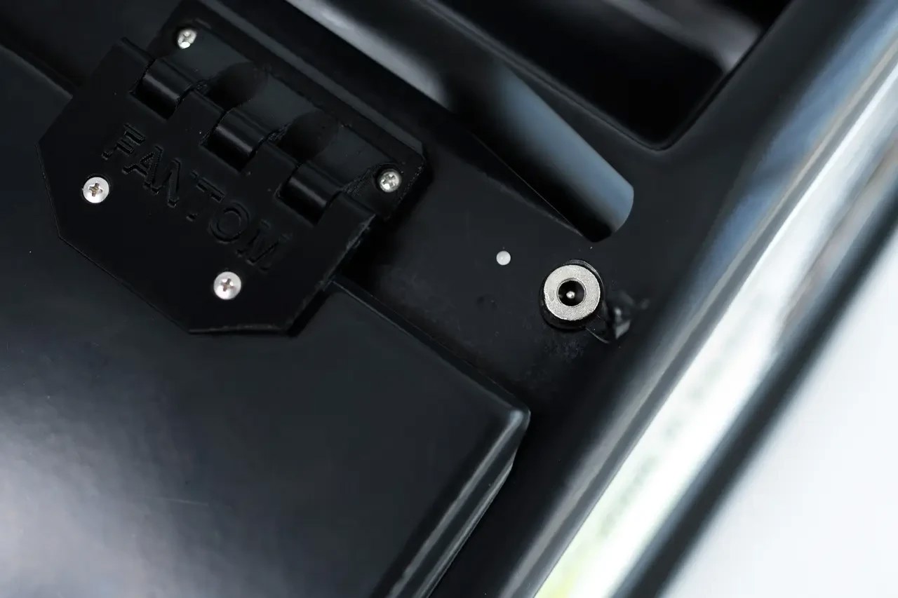 Кораблик для підгодовування Фантом Модерн GPS Maxi Cortex