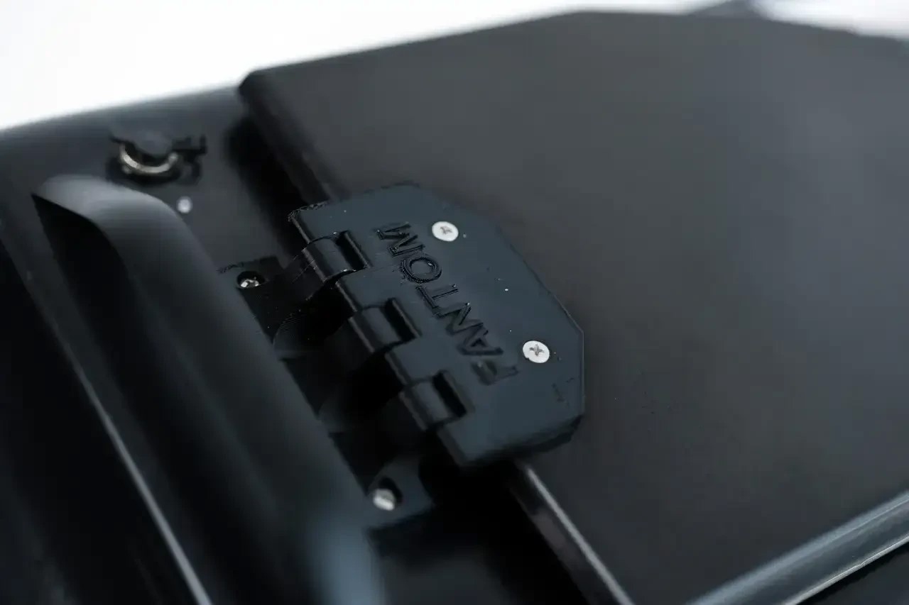 Кораблик для підгодовування Фантом Модерн з ехолотом Toslon300 та GPS автопілотом