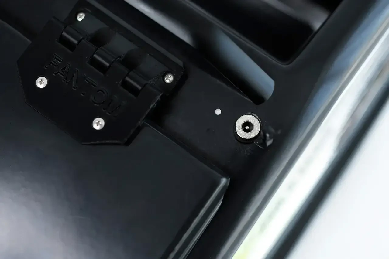 Кораблик для підгодовування Фантом Модерн з ехолотом Toslon300 та GPS автопілотом