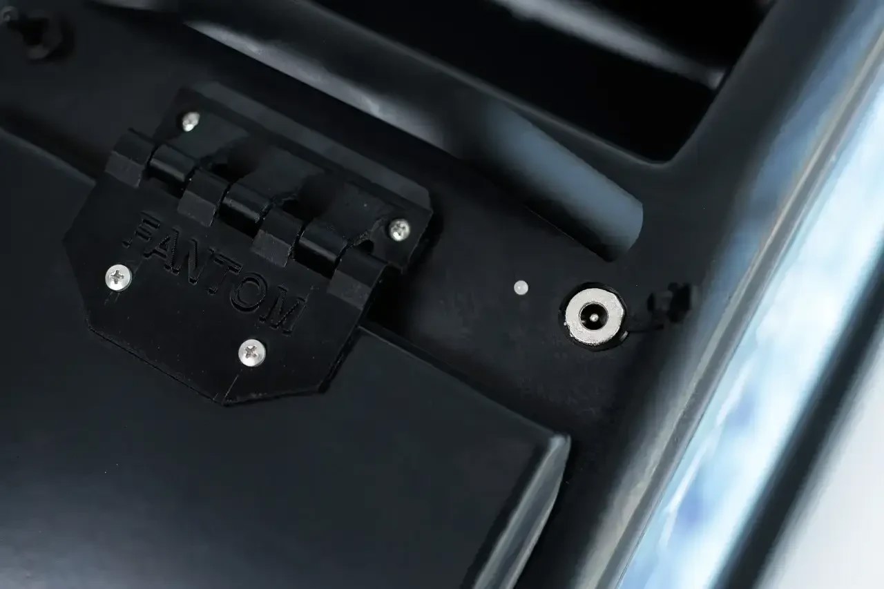 Кораблик для підгодовування Фантом Модерн з ехолотом Toslon300 та GPS автопілотом