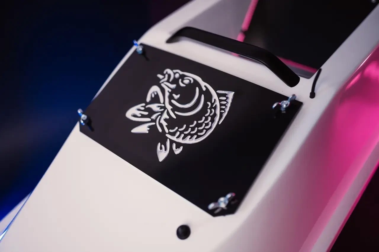 Професійний кораблик для підгодовування Фортуна з GPS Cortex 6+1, ехолотом Toslon TF520 та акумулятором 45000 mAh Білий