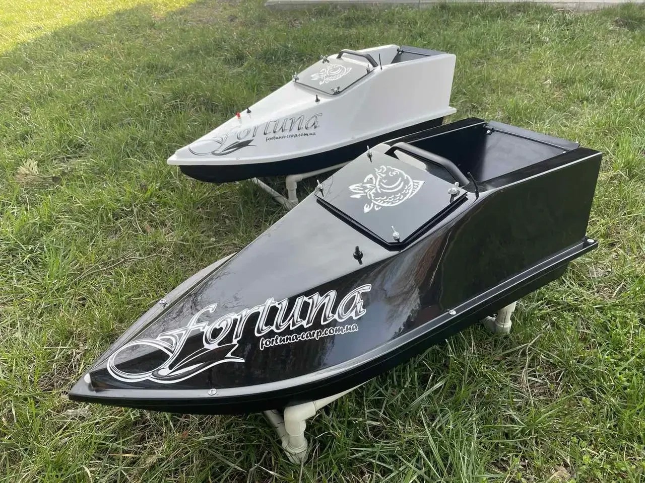 Професійний кораблик для підгодовування Фортуна з GPS Cortex 6+1, ехолотом Toslon TF300 та акумулятором 45000 mAh Чорний