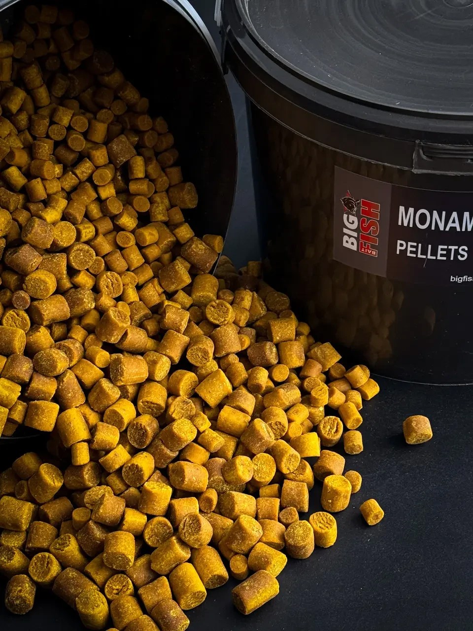 Пелетс Big fish monAmur фірмовий солодкий аромат Premium Pellets мікс 8-12мм відро 1,5 кг
