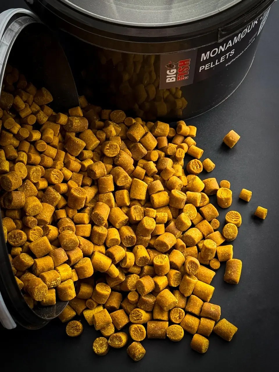 Пелетс Big fish monAmur фірмовий солодкий аромат Premium Pellets мікс 4-6мм відро 2,5 кг