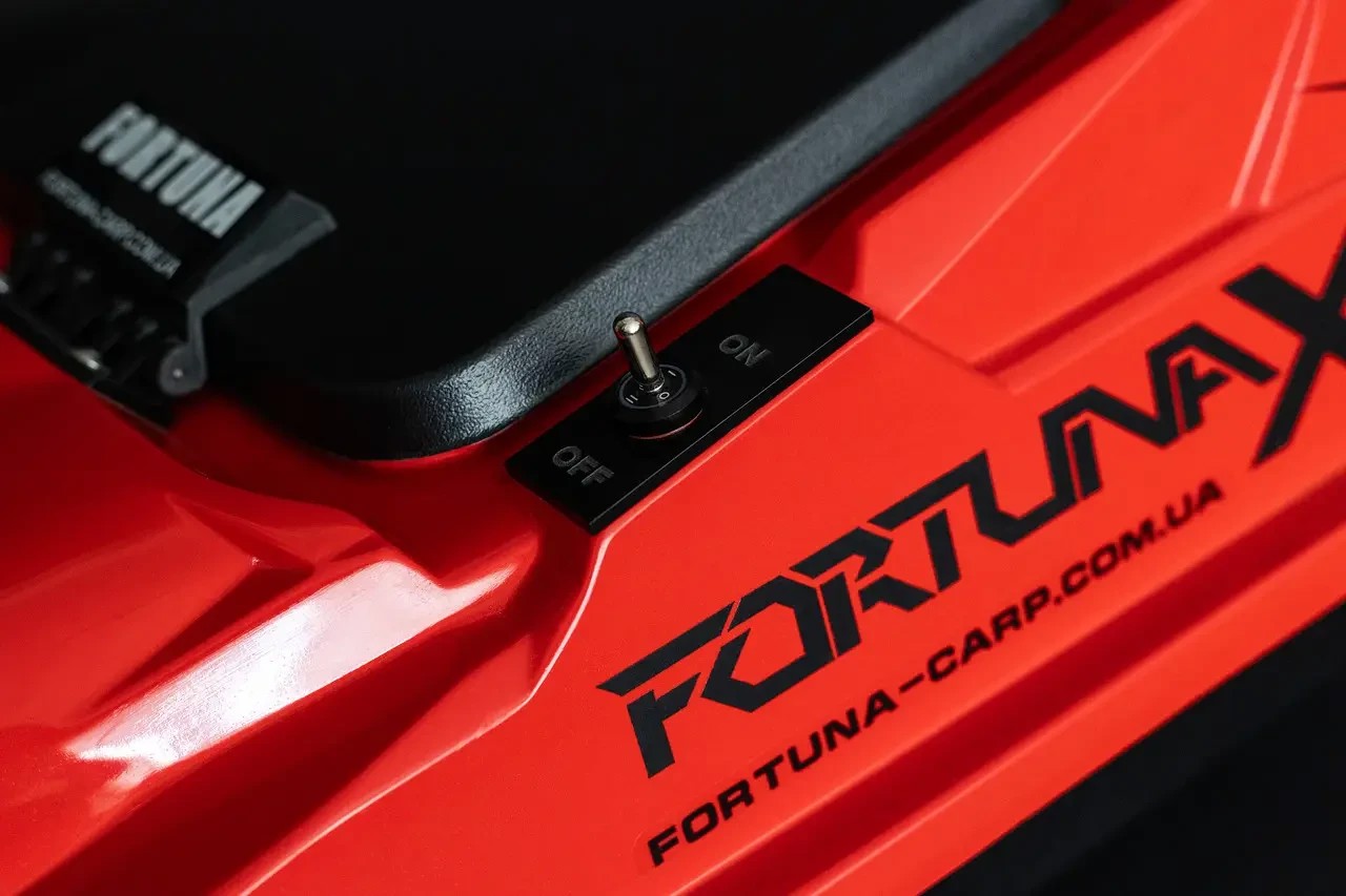 Катер Fortuna — X з інтегрованою системою GPS автопілотки Fortuna — X Червоний