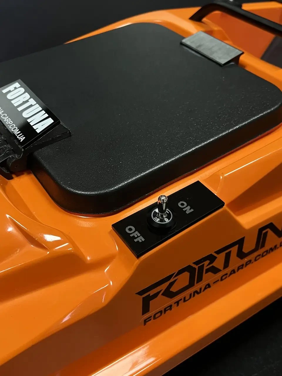 Катер Fortuna — X з інтегрованою системою GPS автопілотки Fortuna — X Помаранчевий