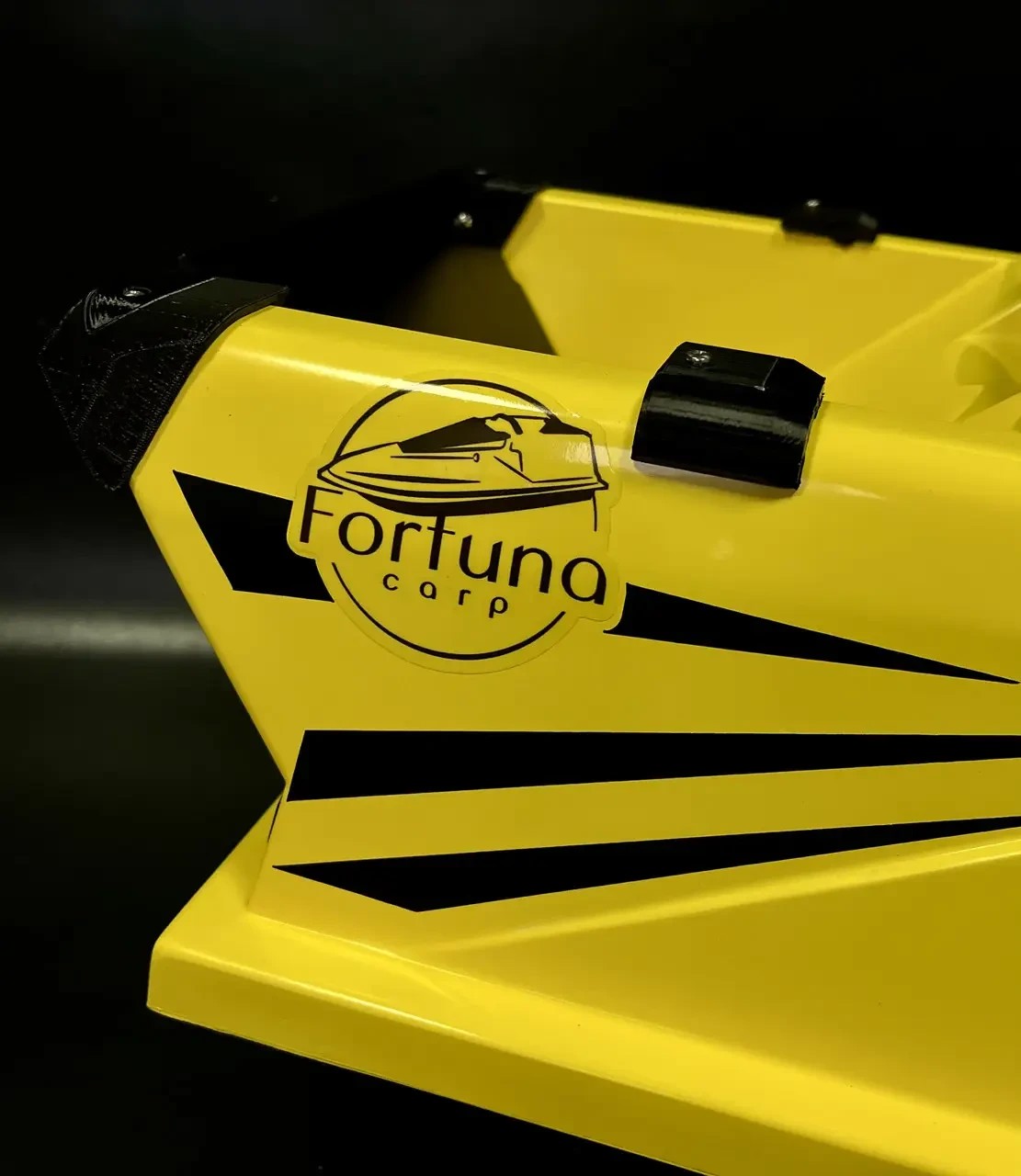 Катер Fortuna — X з інтегрованою системою GPS автопілотки Fortuna — X Жовтий