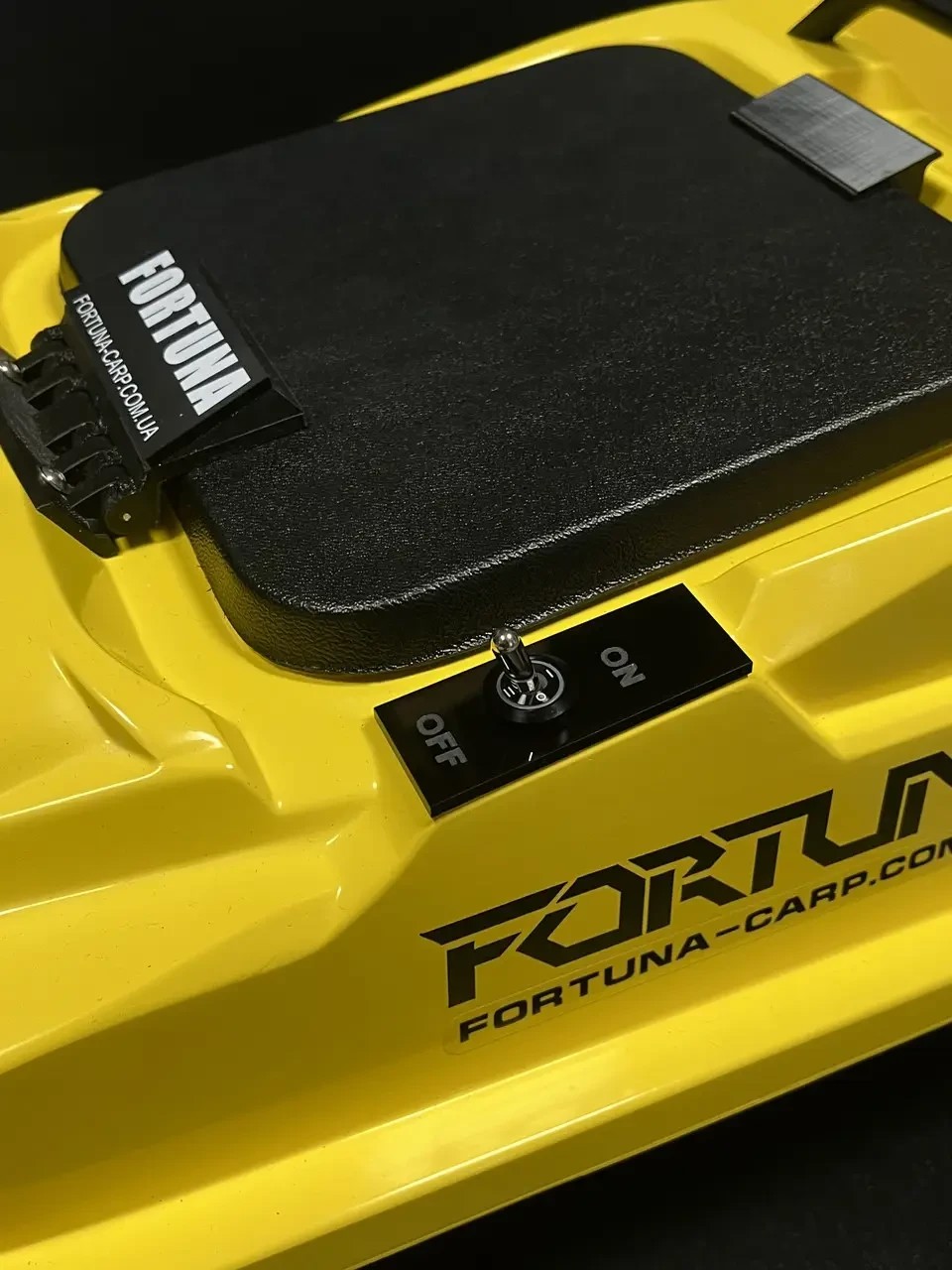 Катер Fortuna — X із системою GPS автопілотки Fortuna — X Toslon TF-520 Жовтий
